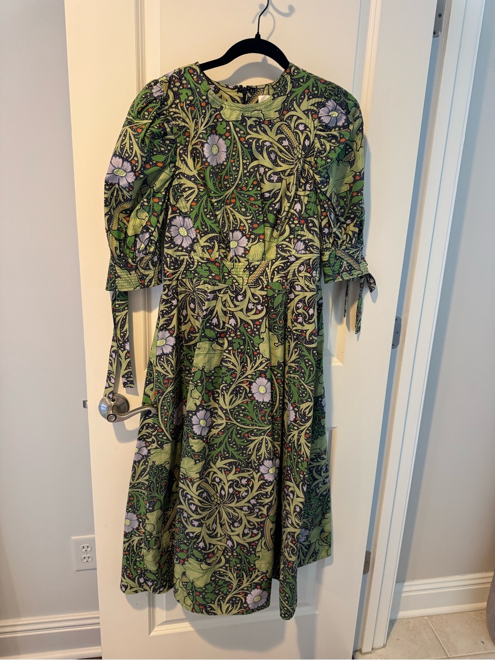 Tuckernuck Green Vine Floral Grayson Midi Dress | M - Picture 2 of 5